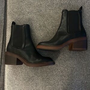 Worn once , heavy boot .